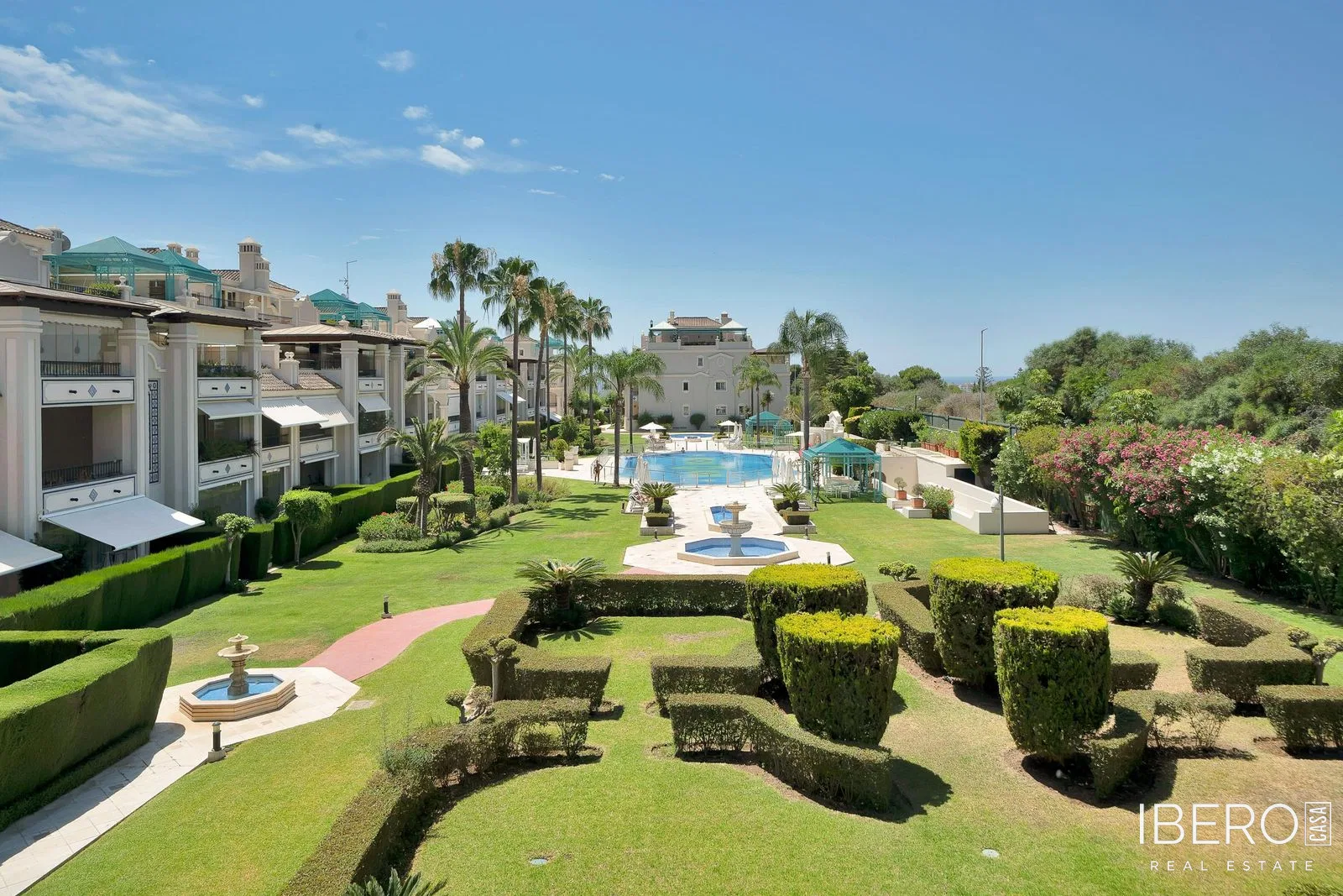 3-bedroom apartment with fireplace, Marbella