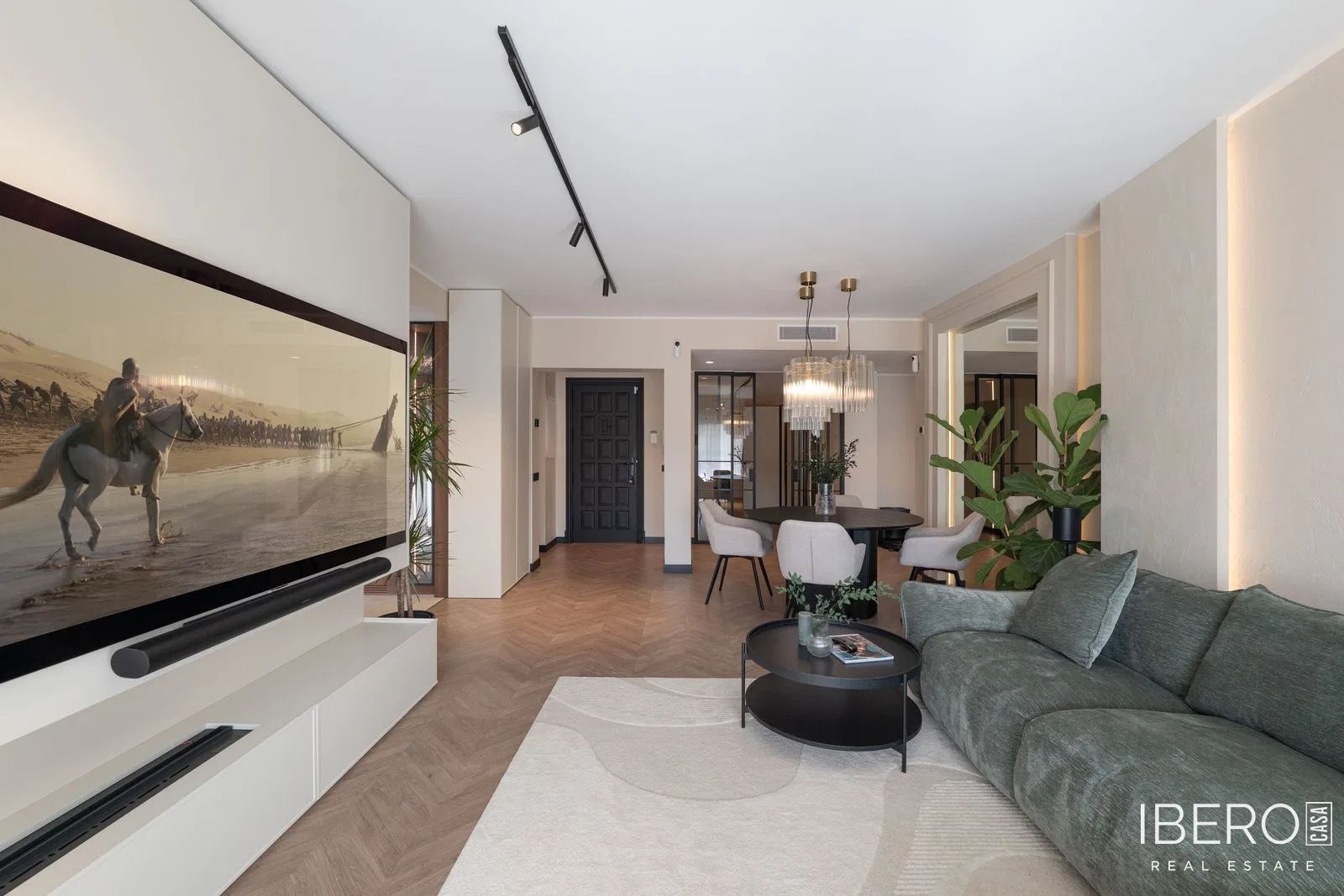 Renovated 4-bedroom apartment with golf view, Benahavís