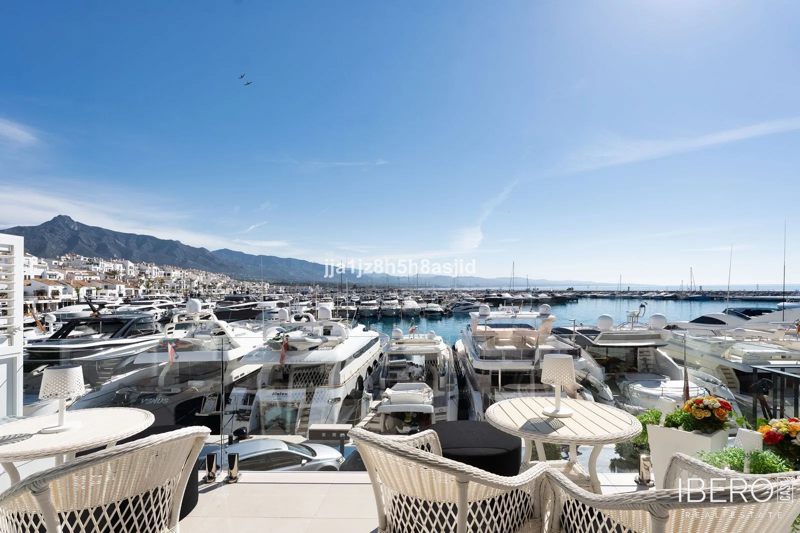 Apartamento de 2 dormitorios con vistas al mar, Puerto Banús