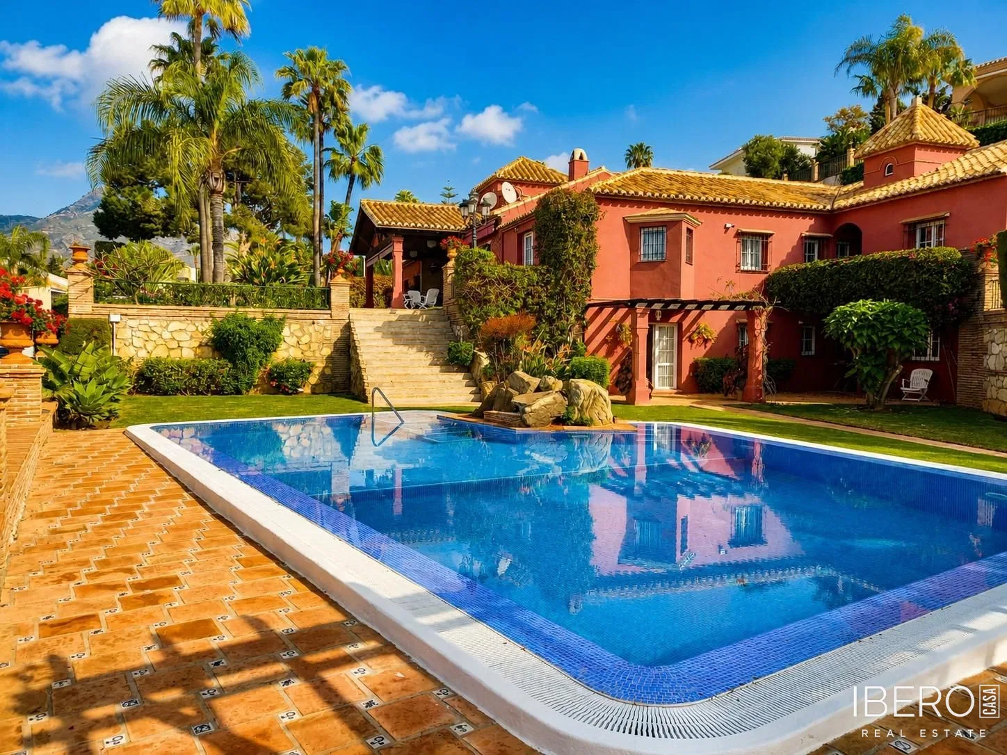 Casa de 8 dormitorios con vistas al mar, Torrequebrada