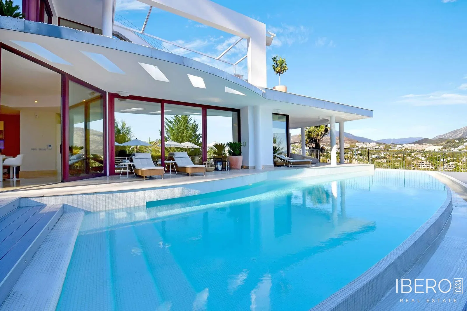7-bedroom house with sea view, Nueva Andalucía