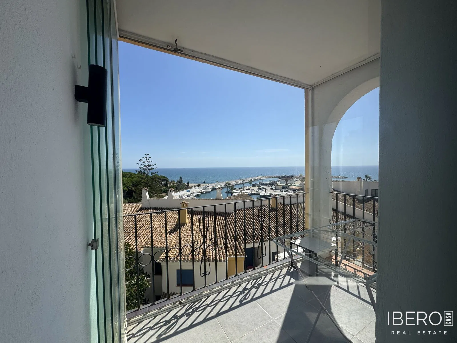 Apartmán se 2 ložnicemi a výhledem na moře, Puerto de Cabopino