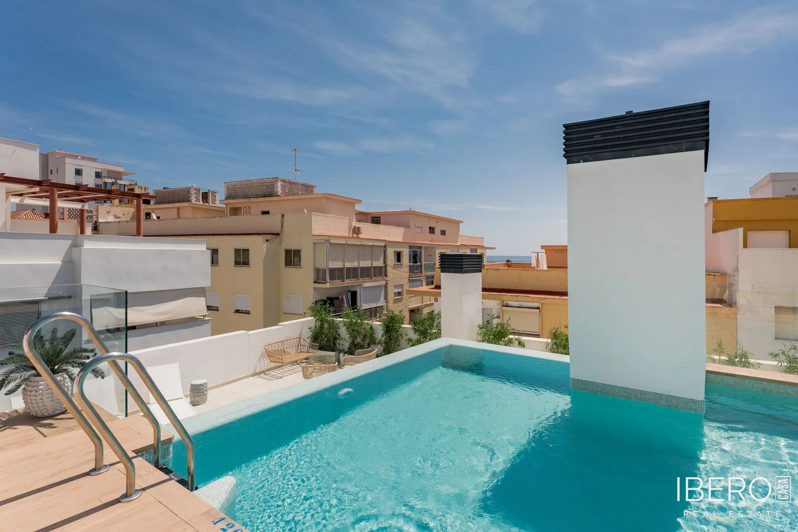 Apartamento de obra nueva de 2 dormitorios con vistas al mar, Estepona