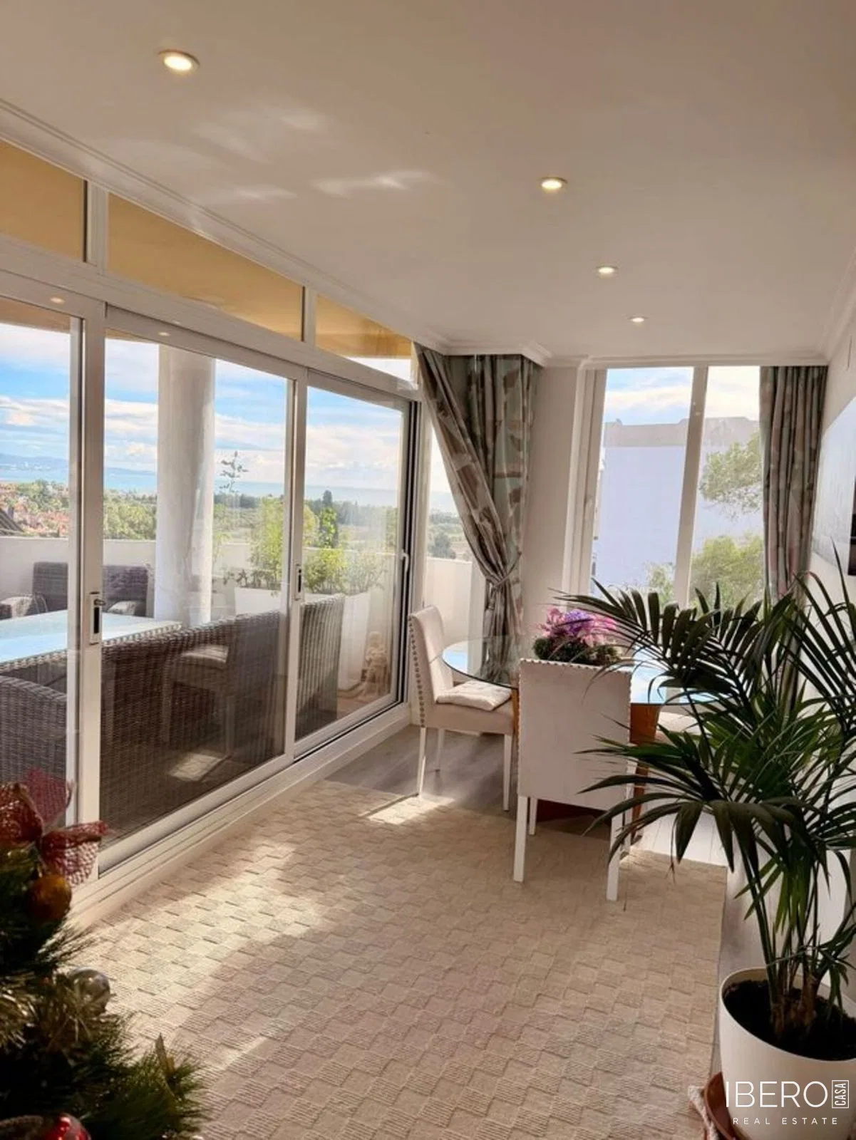 Zrekonstruovaný apartmán se 3 ložnicemi a výhledem na moře, Marbella