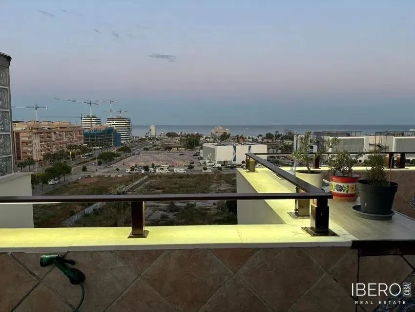 Apartamento de 2 dormitorios con vistas al mar, Málaga