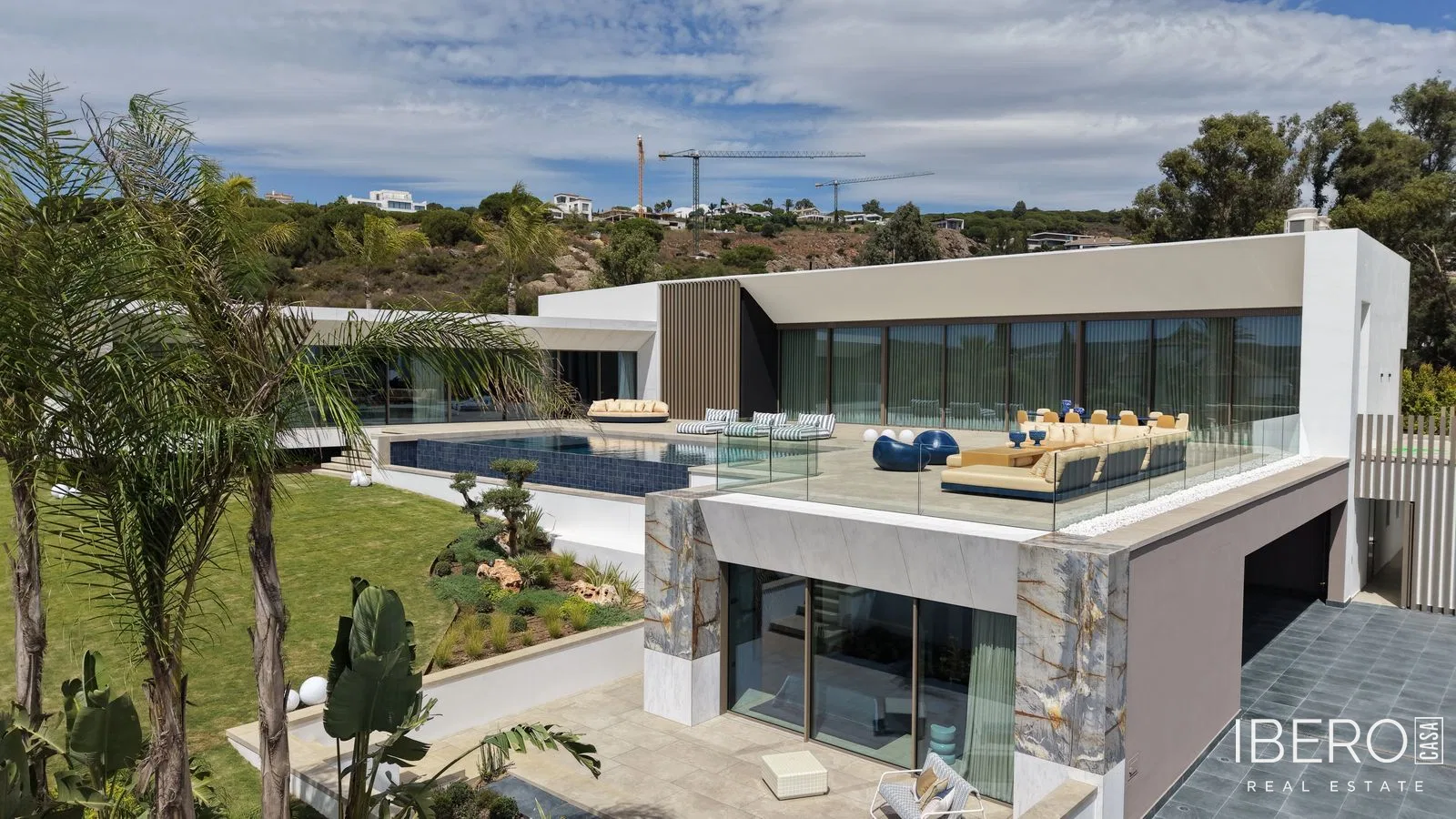 Casa de obra nueva de 6 dormitorios con vistas al mar, Sotogrande