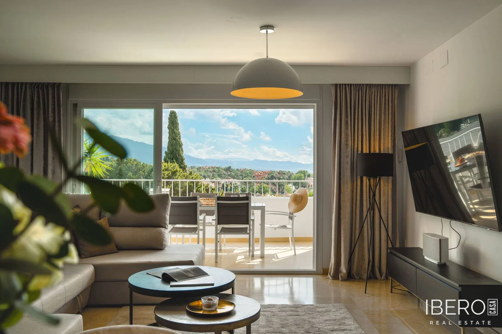 Zrekonštruovaný apartmán so 4 spálňami a výhľadom na more v Nueva Andalucía