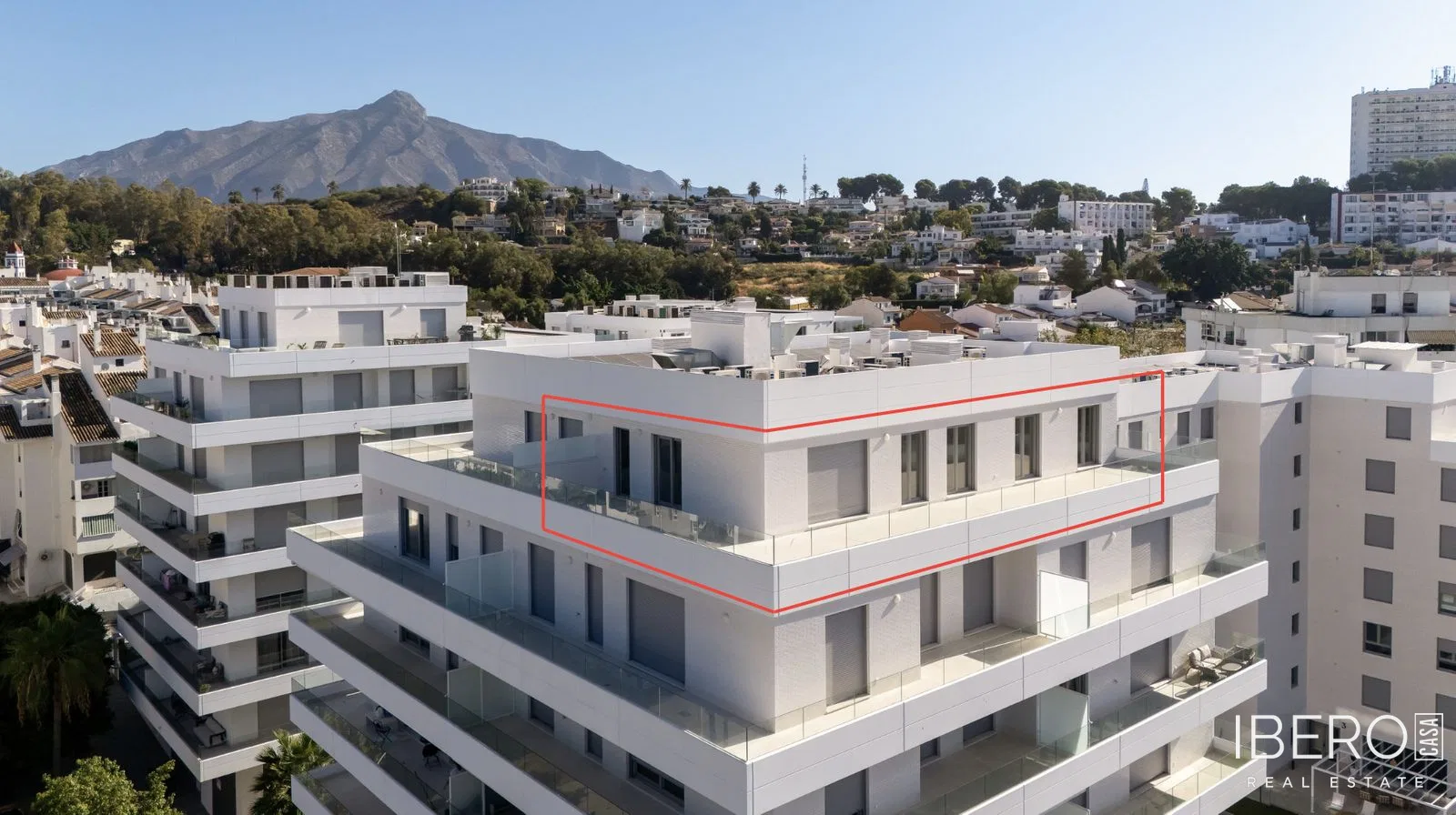 Novostavbový apartmán so 4 spálňami a výhľadom na more v La Campana