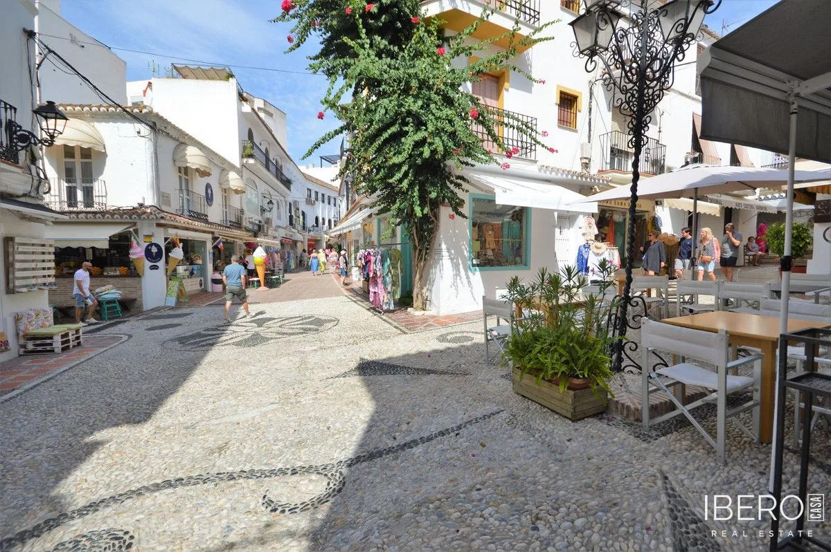 Původní dům se 4 ložnicemi kousek od mariny, Marbella