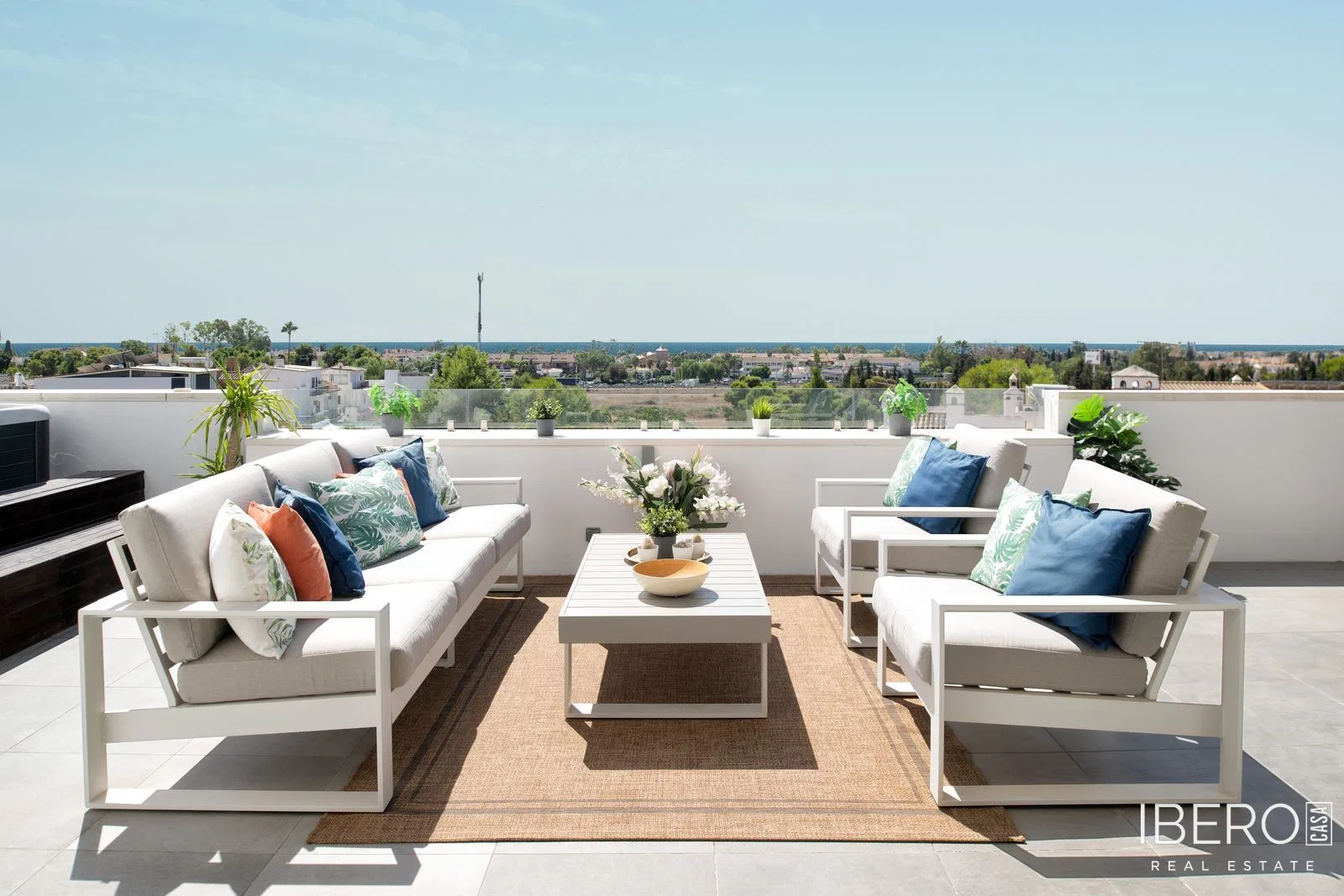 Renovated 3-bedroom apartment with sea view, Puerto Banús